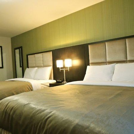 Western Star Inn And Suites Carlyle Extérieur photo