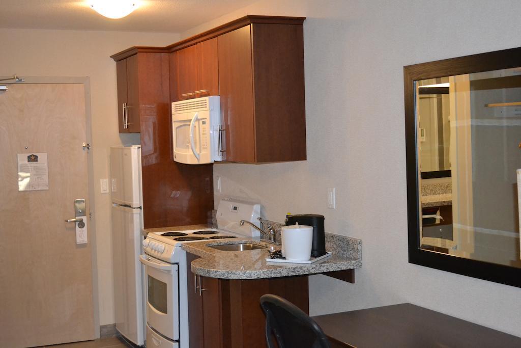 Western Star Inn And Suites Carlyle Extérieur photo